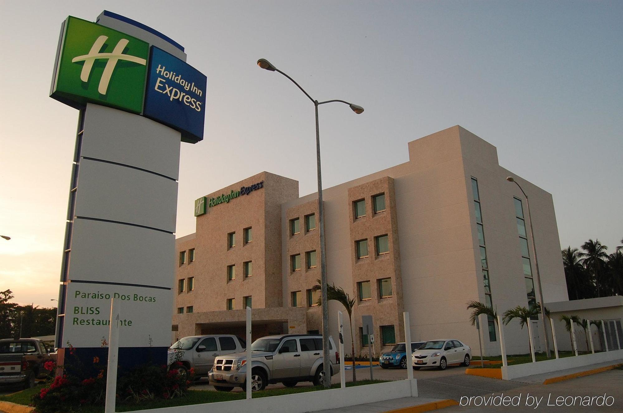 Holiday Inn Express Paraiso - Dos Bocas, An Ihg Hotel Ngoại thất bức ảnh